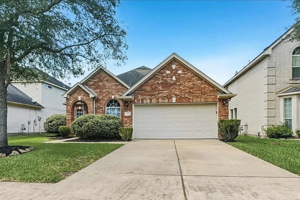 37 San Simeon Drive, Manvel