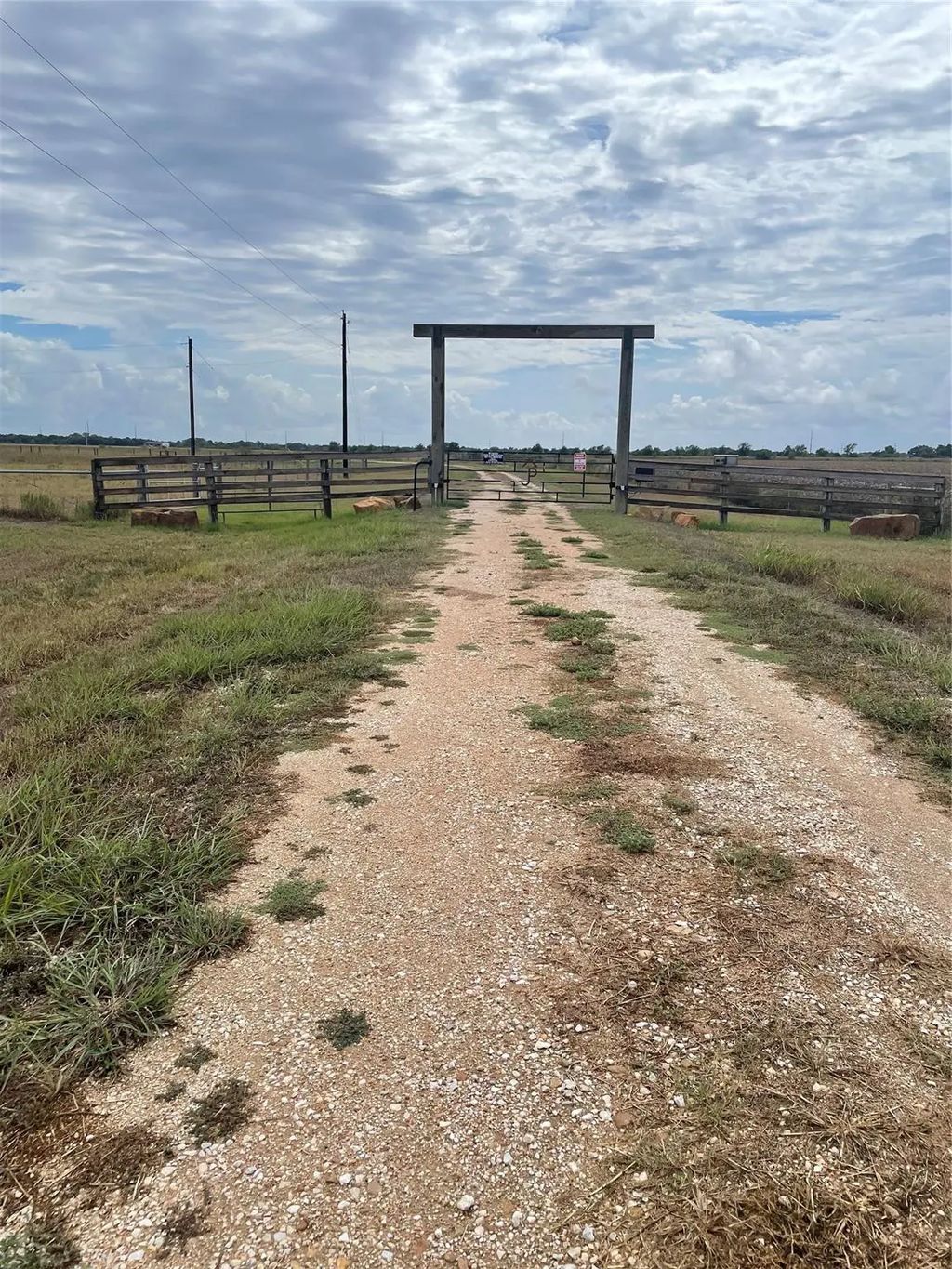 357 Mustang Ridge Rd Road, El Campo