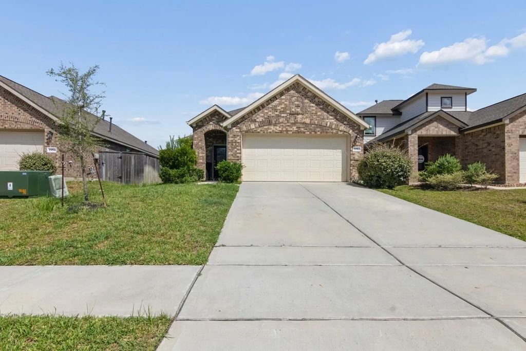 1950 Barrett Gables Drive, Crosby
