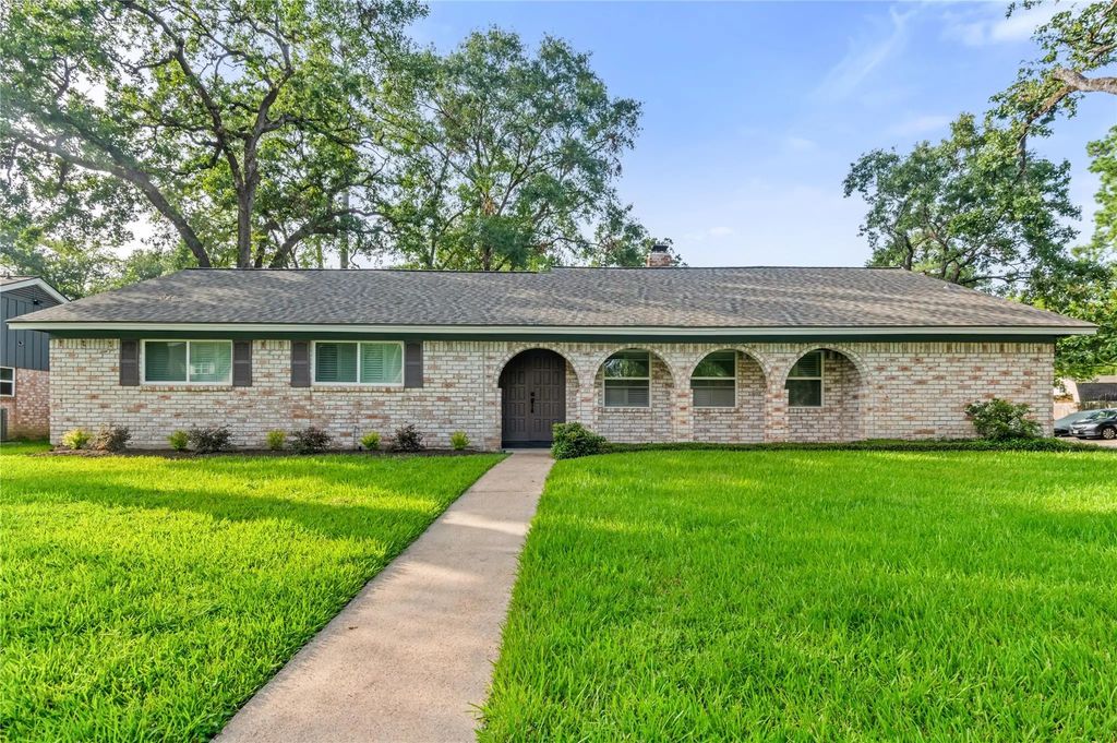 27249 Lana Lane, Oak Ridge North