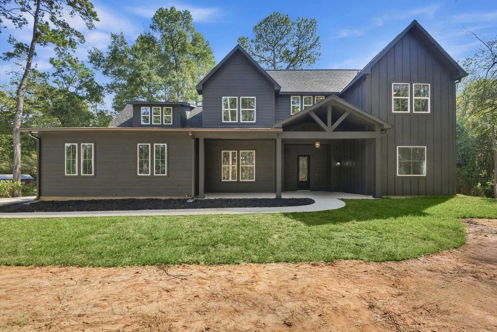 303 Pelican Street, Magnolia
