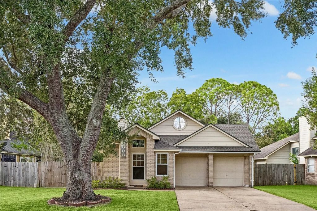 8606 Green Cedar Drive, Houston