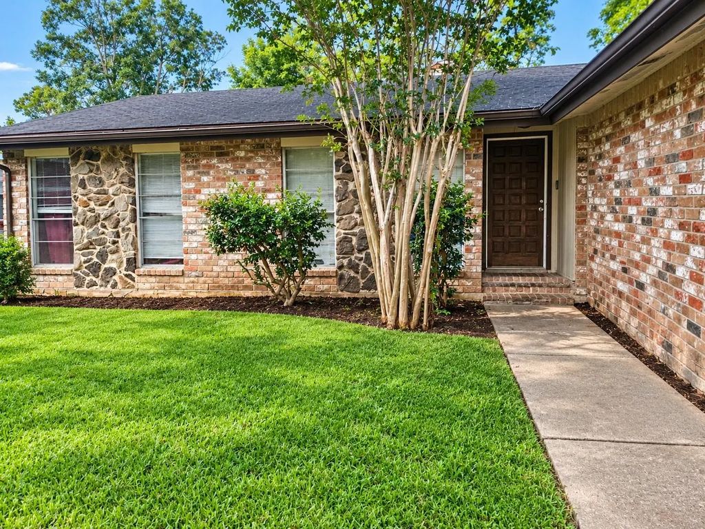 10015 Kent Towne Lane, Sugar Land