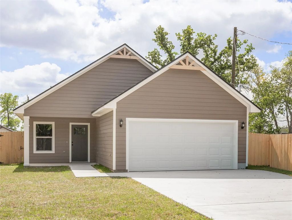 905 B W Virginia Street, Navasota