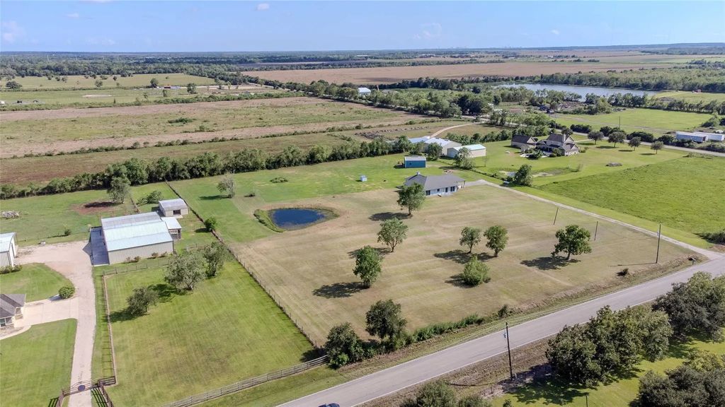 3805 County Road 160, Alvin