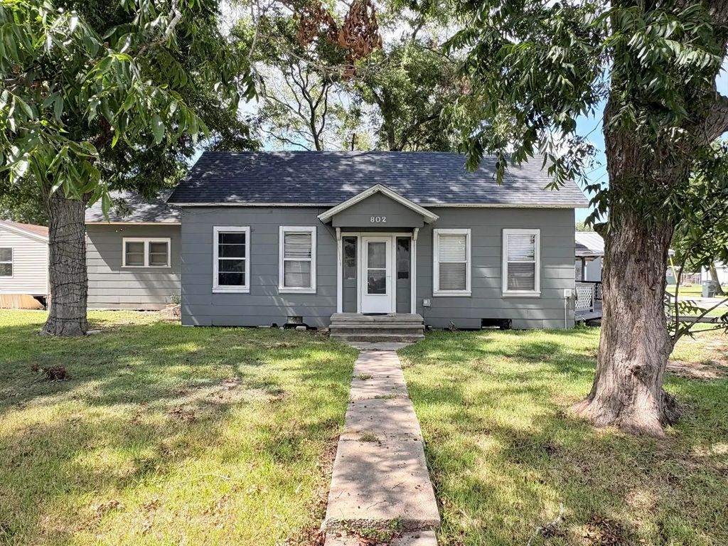 802 2nd Street, Louise
