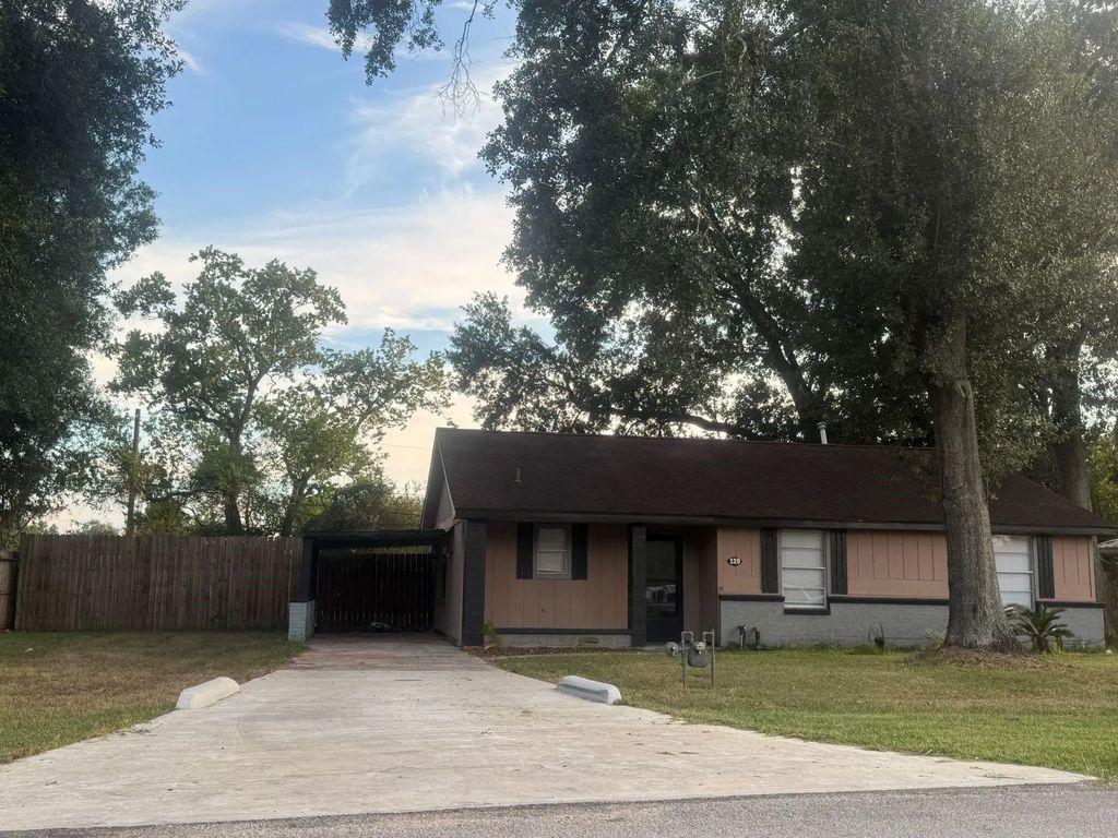 119 Anna Street, Tomball