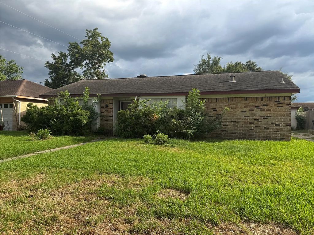11403 Sharpview Drive, Houston