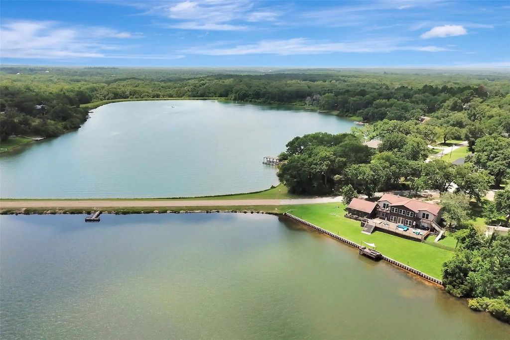571 Lakeview Circle, Hilltop Lakes