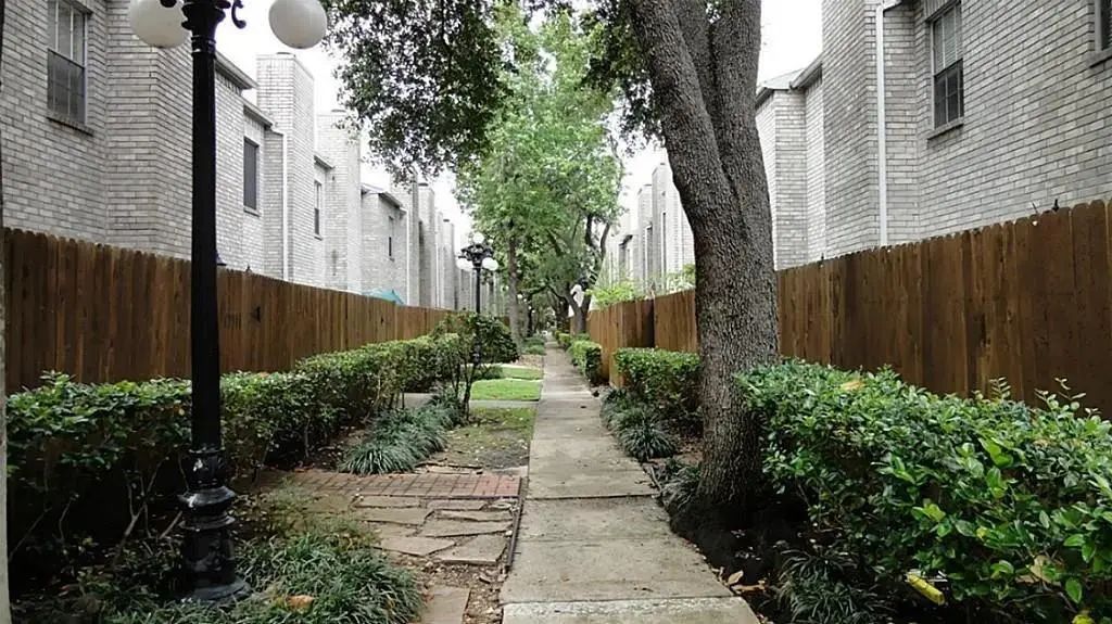 17465 Red Oak Drive 7465, Houston