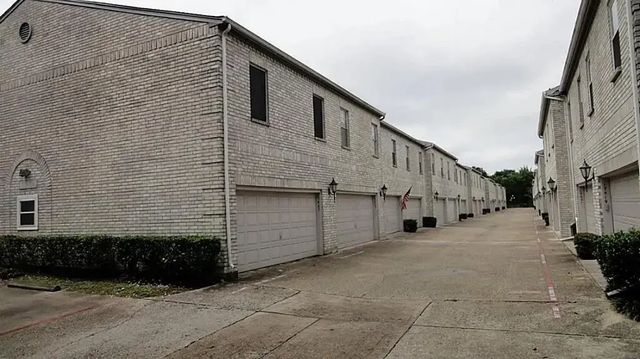 17465 Red Oak Drive 7465, Houston