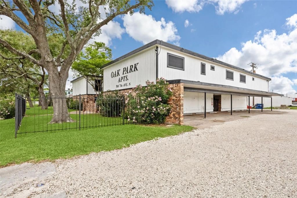910 7th Avenue N 6, Texas City