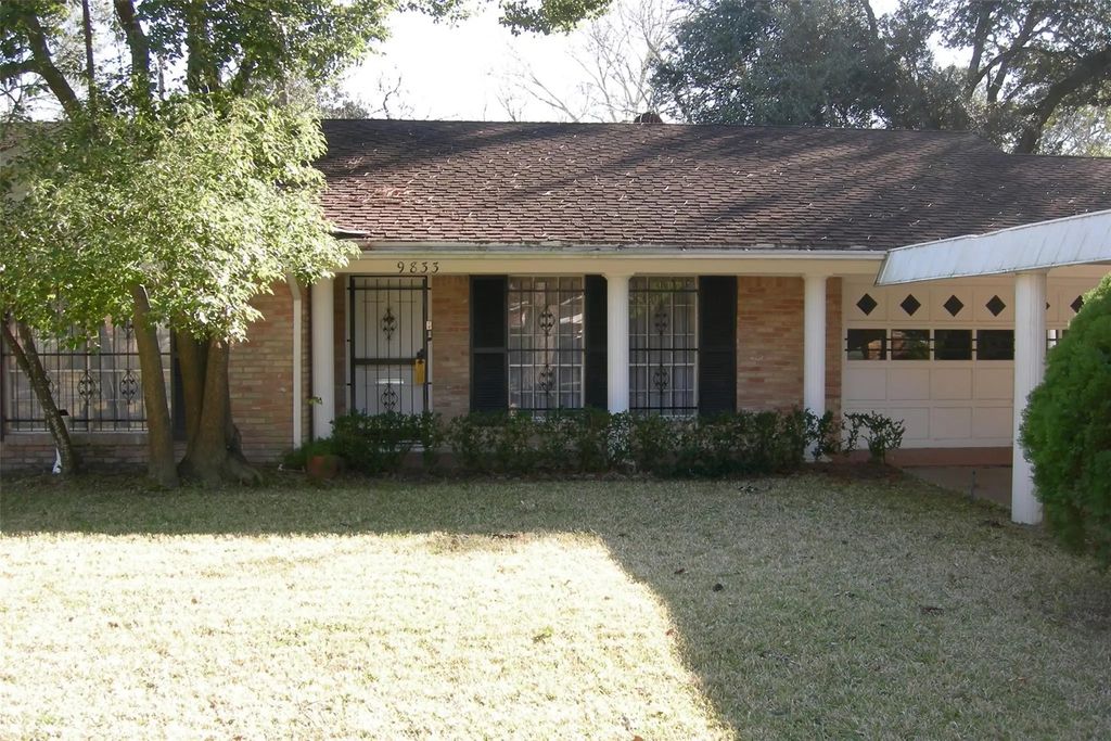 9833 Westview Drive, Houston