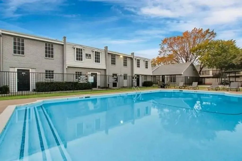 4401 Glenview Court 4416, North Richland Hills