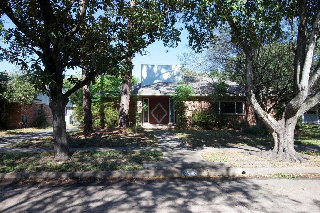 5242 Grape Street, Houston