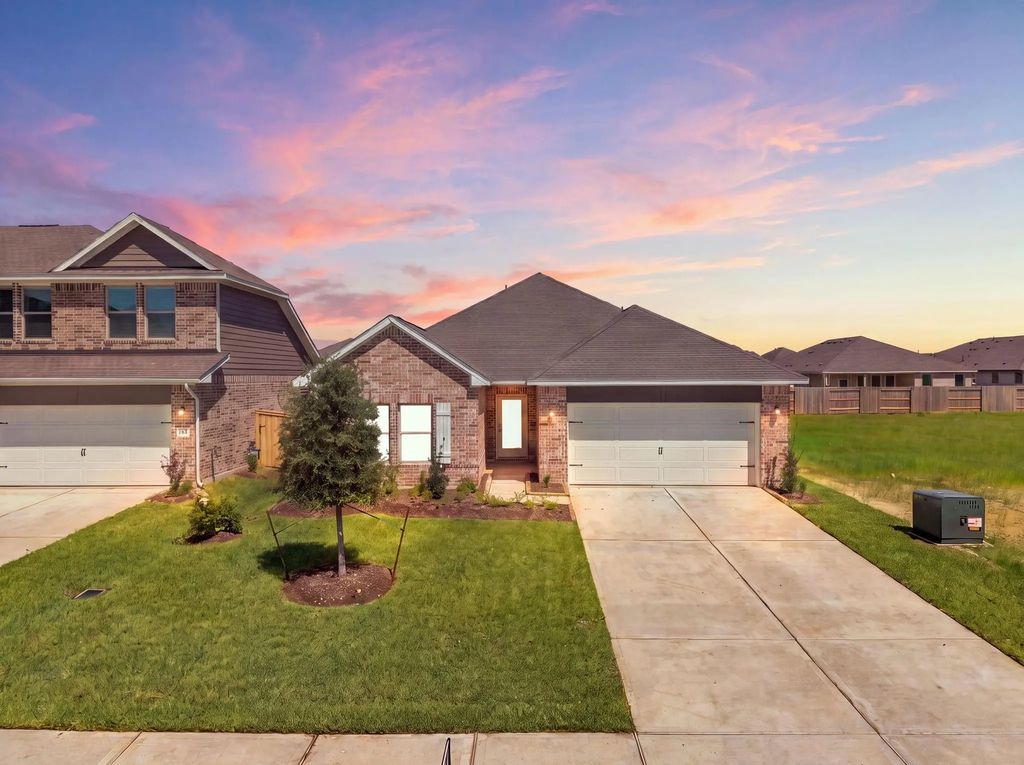 1911 Starlight Street, Angleton