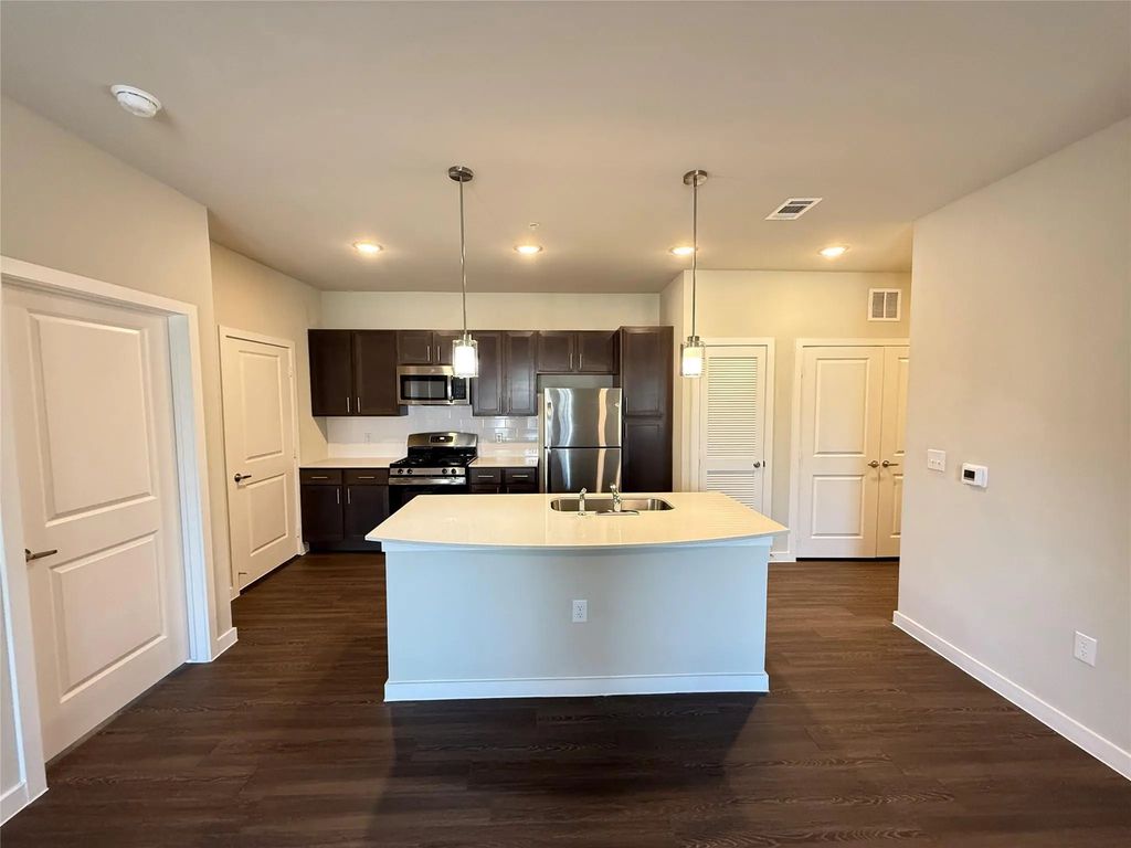 2102 Antoine Drive B1p6, Houston
