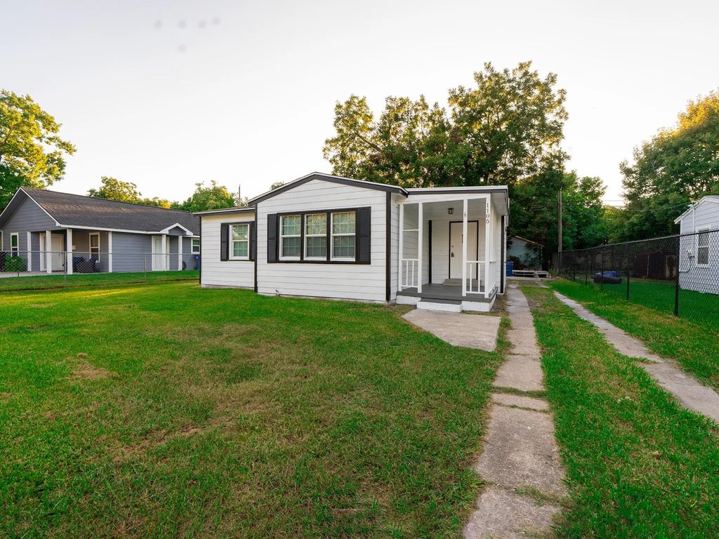 1105 N 11th 1/2 Street N, Texas City