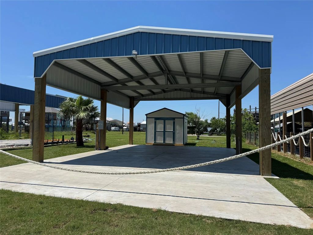 147 N Mae Circle, Crystal Beach