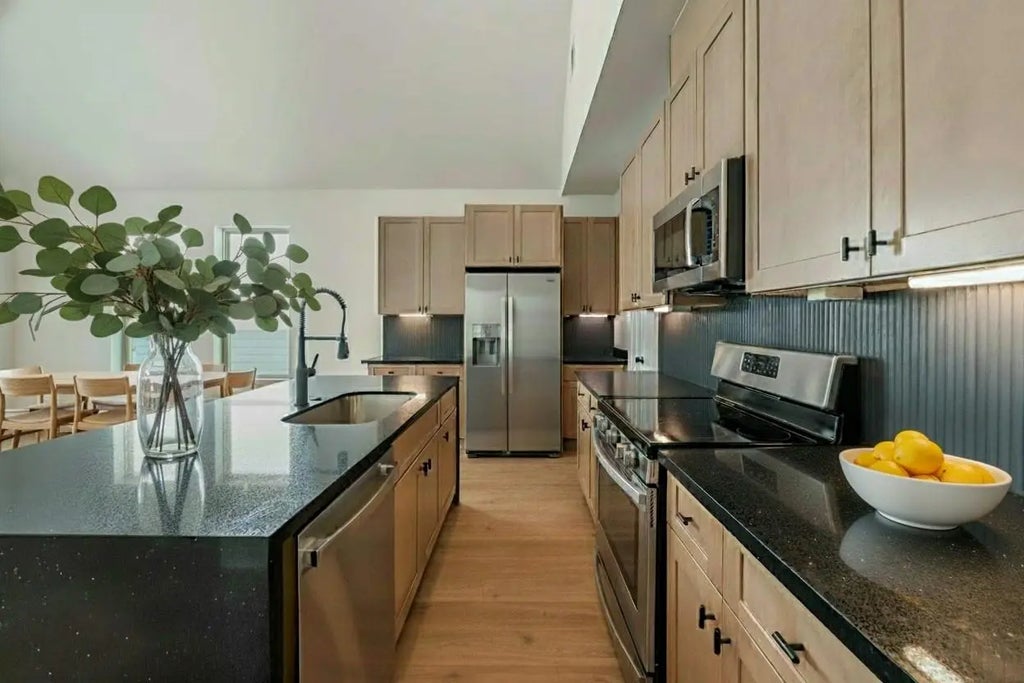 7606 Victory Reserve Street, Houston