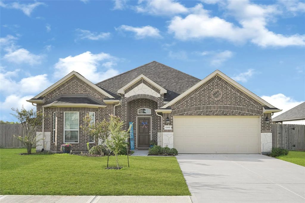 12002 Champions Forest Drive, Mont Belvieu