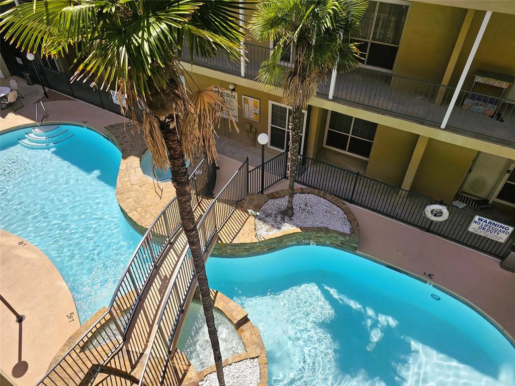 921 Marine Drive 304, Galveston