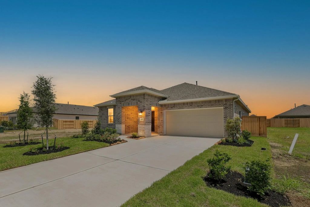 685 Daniels Lake Lane, Dayton