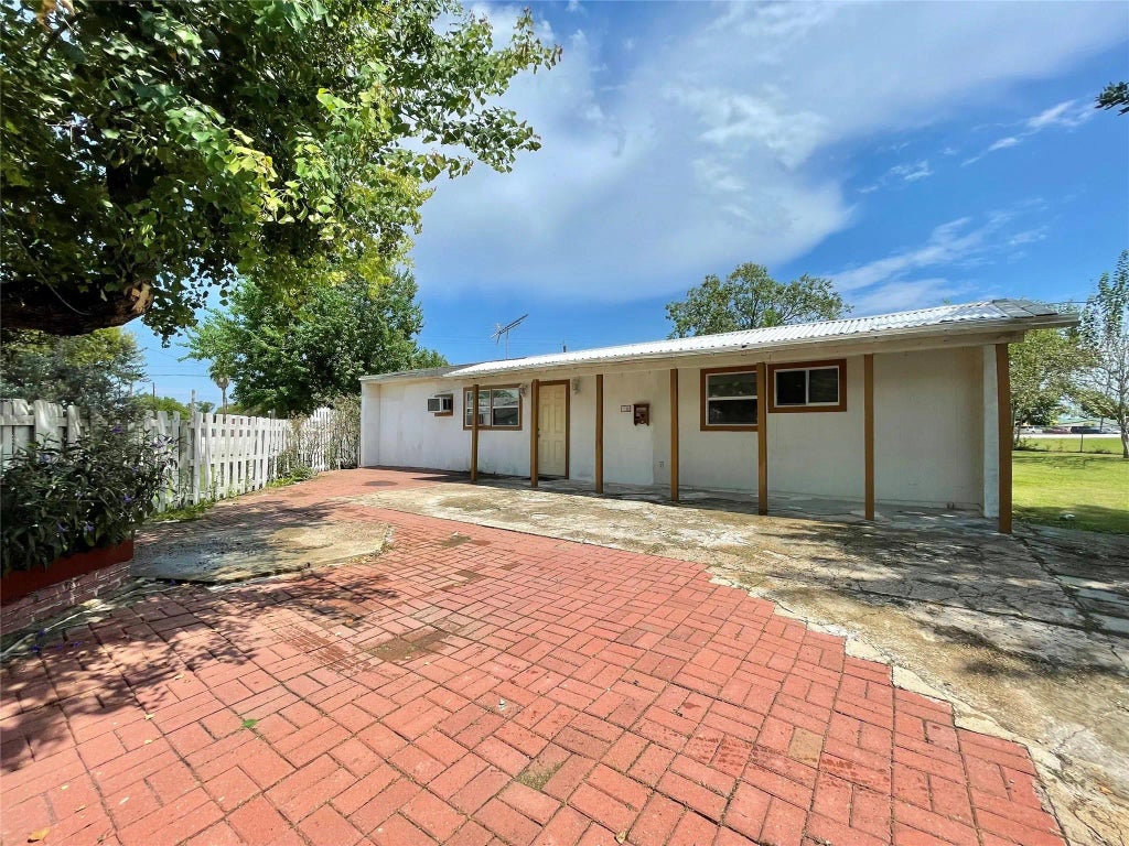 103 Robinson Road, Oyster Creek