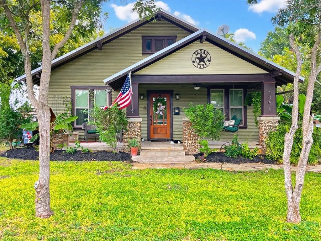 106 W Bobkat, Moulton