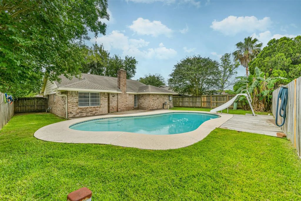 2230 E Clare Street, Deer Park