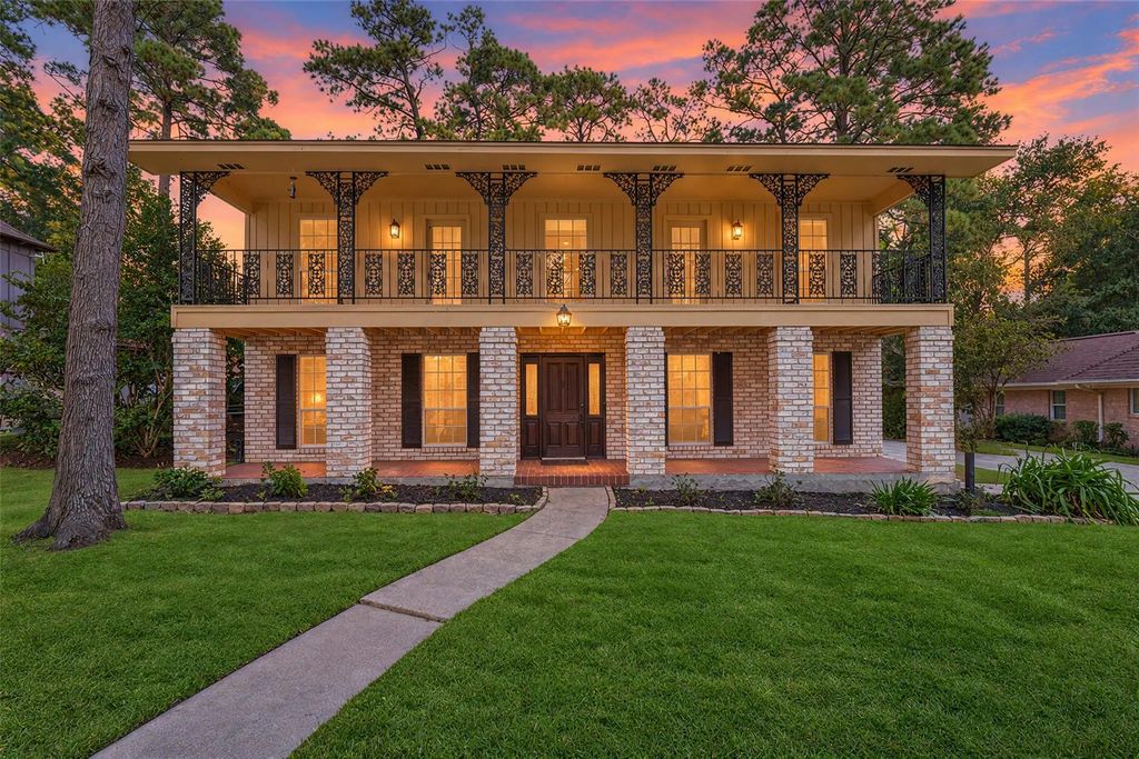 131 Shadowood Street, Conroe