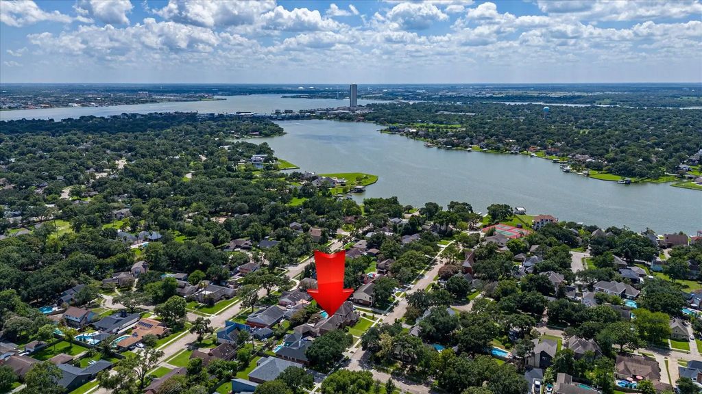 410 Crestwood Drive, El Lago