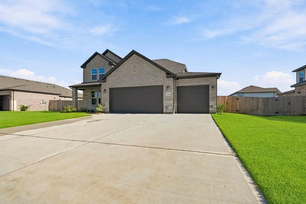 11003 Youngquist Drive, Mont Belvieu