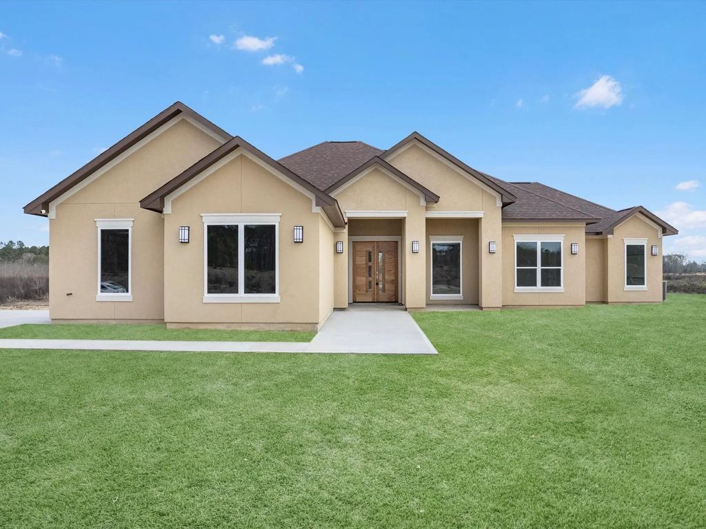 1902 Road 66116, Dayton