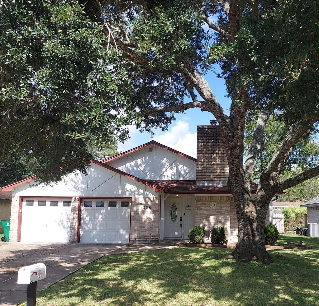 1305 Sagebrush Street, Angleton