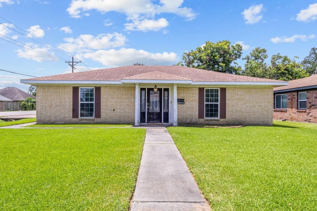 2601 Rose Avenue, Groves