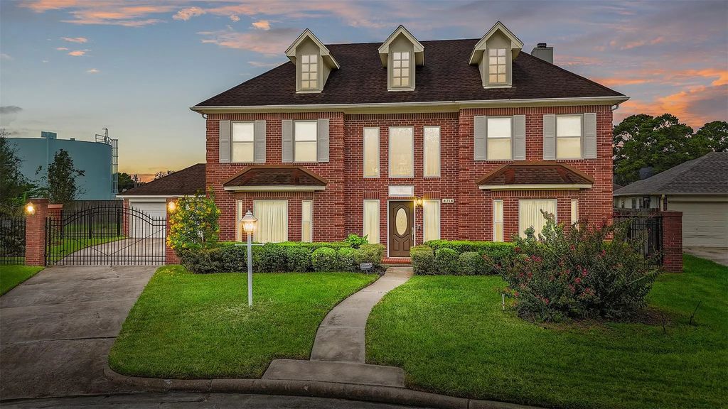 9718 Deverell Drive, Sugar Land