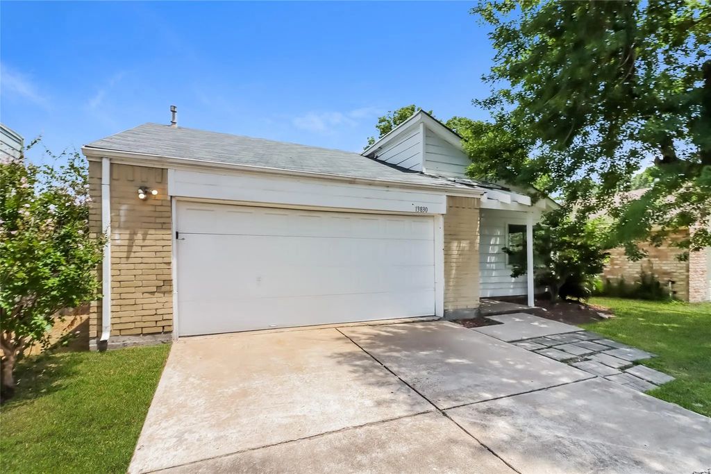 13830 Walnut Hollow Lane, Houston