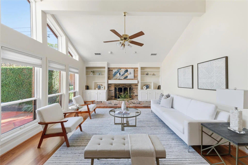 15719 Brookvilla Drive, Houston