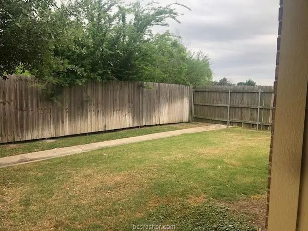 441 Momma Bear Drive, College Station