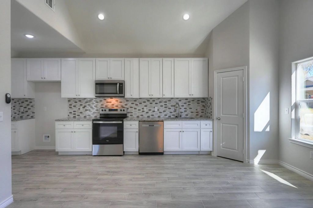 10085 Calendar Street, Willis
