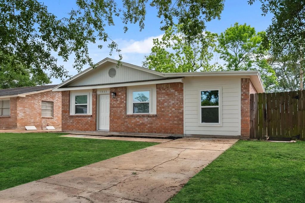 1803 Cardinal Drive, League City
