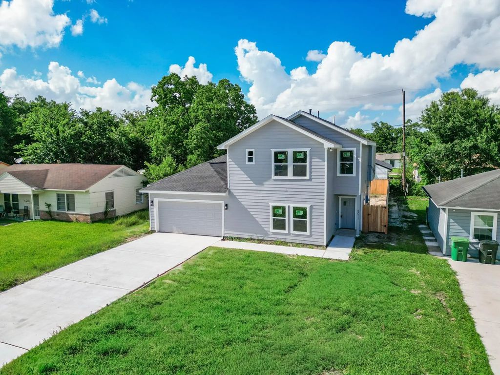 5011 Yellowstone Boulevard, Houston