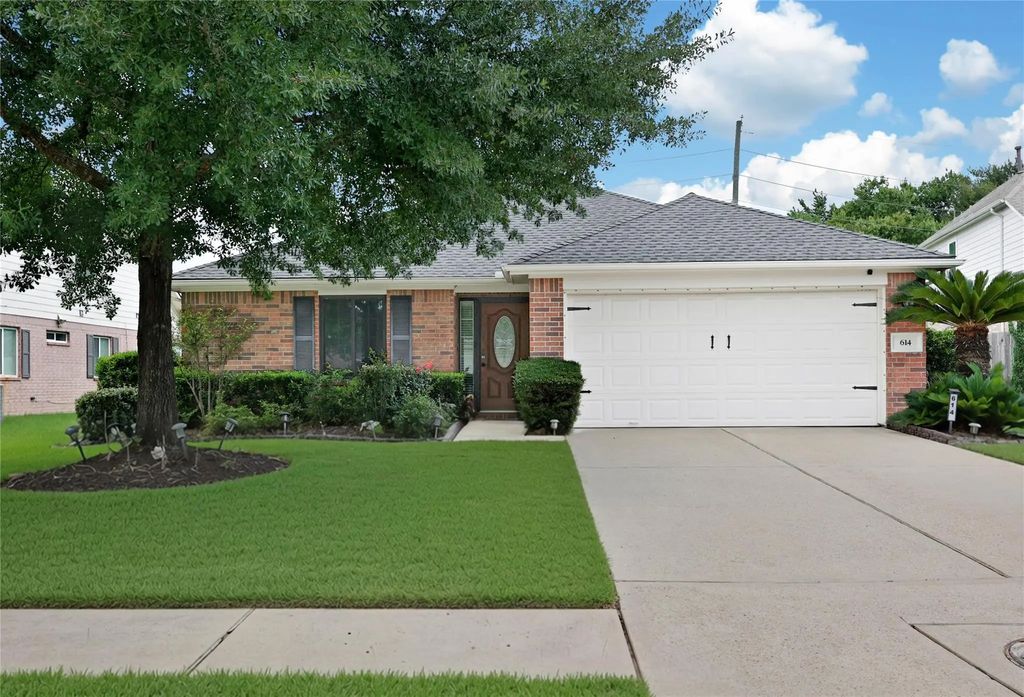 614 Linden Manor Court, Spring