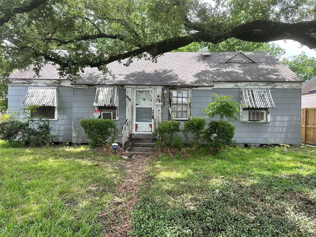 2015 Des Jardines Street, Houston