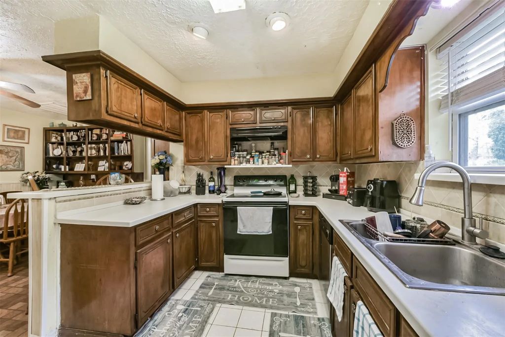 17041 Live Oak Circle, Porter