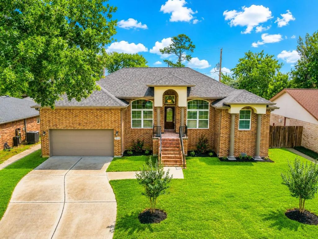 7214 Deep Forest Drive, Houston