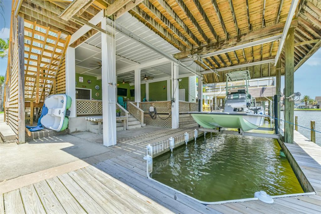 1823 Tiki Drive, Galveston