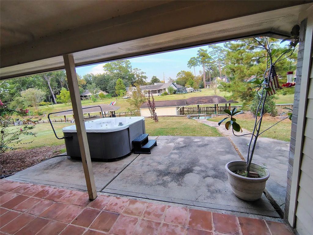 3443 Shore Shadows Drive, Crosby