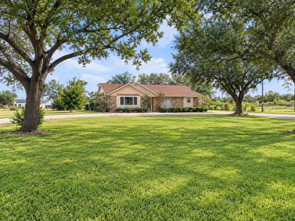 1103 County Road 281, Alvin